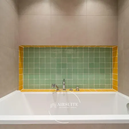 Luxury Eiffel 3br By Airsuite Apartment